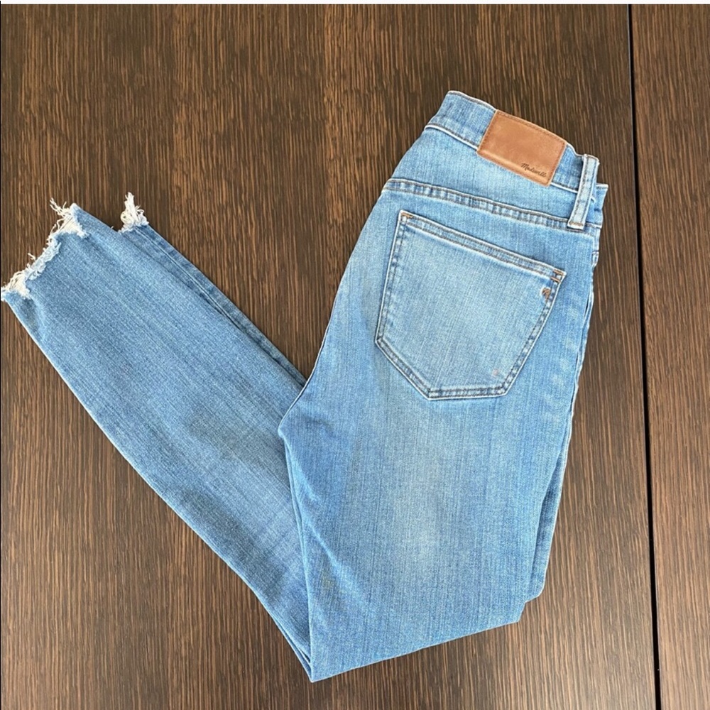 Madewell 9” High Rise Frayed Hem Cropped